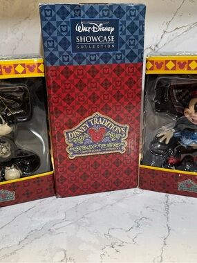 Jim Shore Disney Traditions Mickey and Minnie marionette set with stand